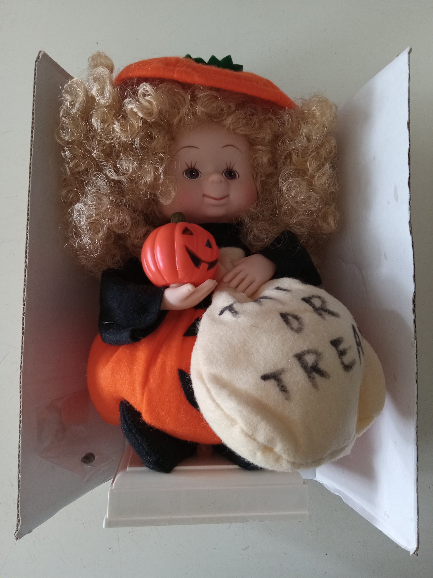 Halloween Girl Jacqueline Lantern Vintage Doll 1992 House of Lloyd, Lights Up, Rare, NEW