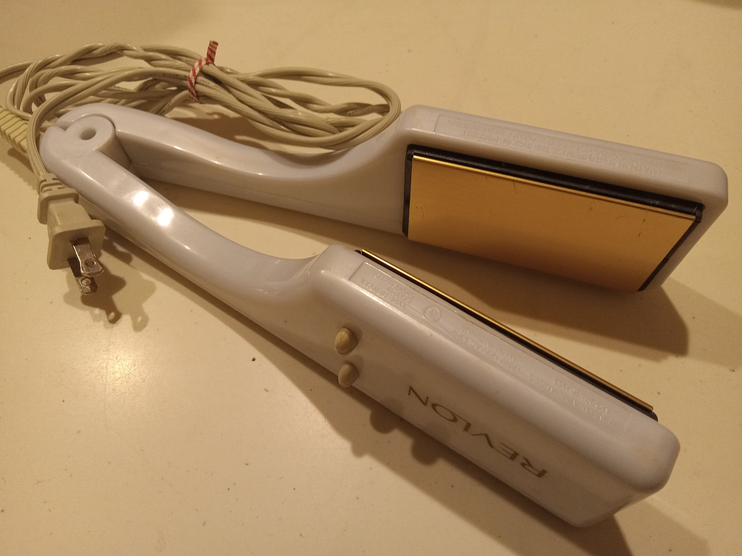 Classic Revlon Ceramic Hair Straightener Flat Iron, 3.5"x2" Pads, Adjustable Heat, USED