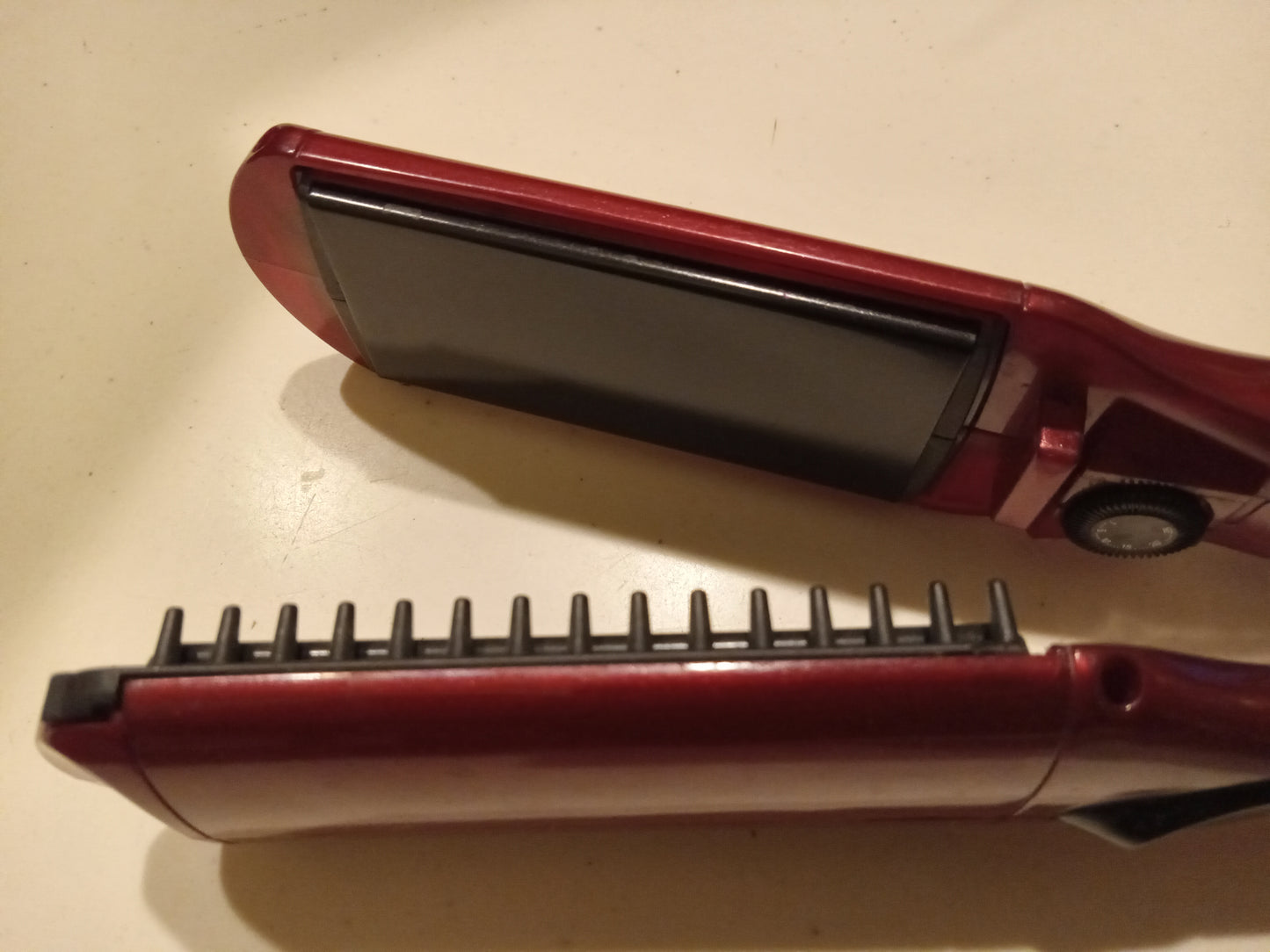 Conair Hair Straightener Flat Iron With Comb Teeth, Adjustable Heat, 3.5"x1.5" Pads, USED