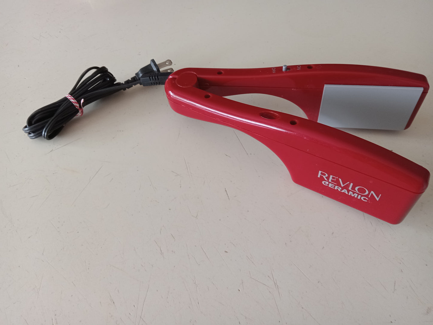 Classic Revlon Ceramic Hair Straightener Red, 2"x3" Pads USED