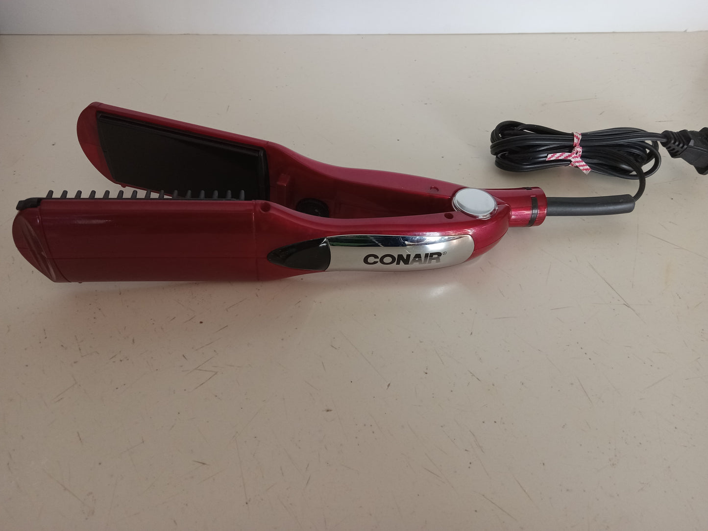 Conair Hair Straightener Flat Iron With Comb Teeth, Adjustable Heat, 3.5"x1.5" Pads, USED